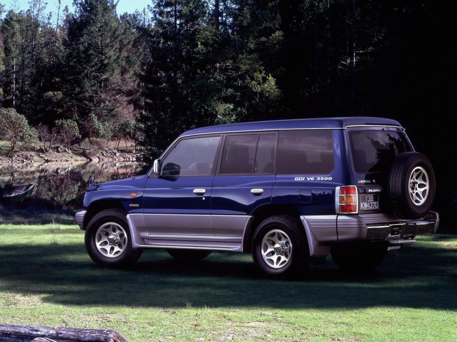 Mitsubishi Pajero Wagon 1997 года  (фото 2 из 7)